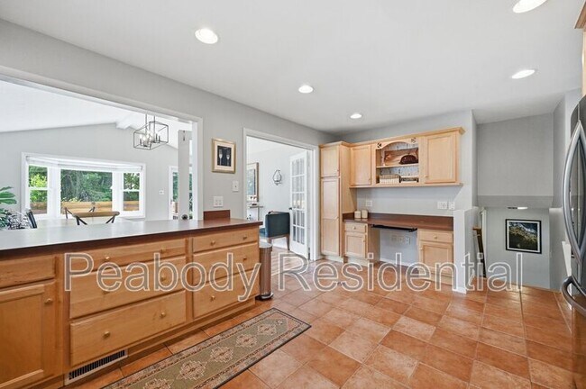Building Photo - 6426 Carriage Dr
