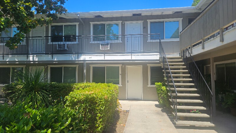Building Photo - 4860 Clayton Rd
