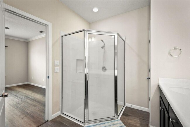 Building Photo - Beautiful 3/2 with Fully Fenced Backyard a...