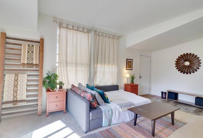 Building Photo - Spacious Fully Furnished Home with 3 Bedroom | 2 Bath home in White Salmon.