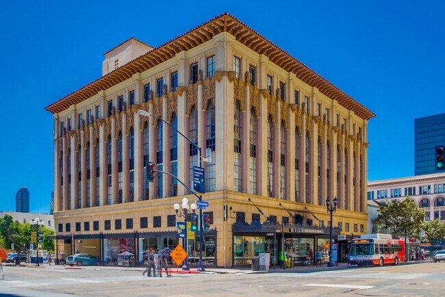 Building Photo - 950 Sixth Avenue