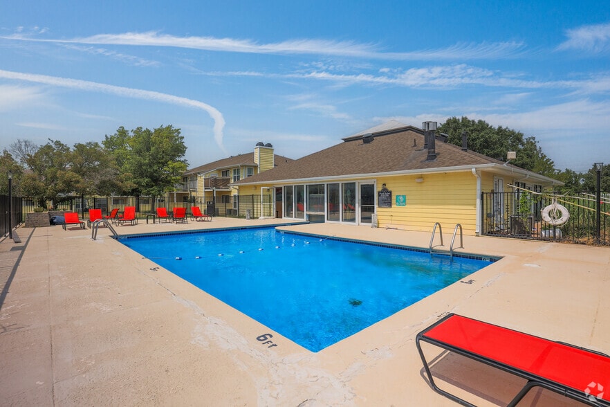 Primary Photo - Eaglerock Village Apartments