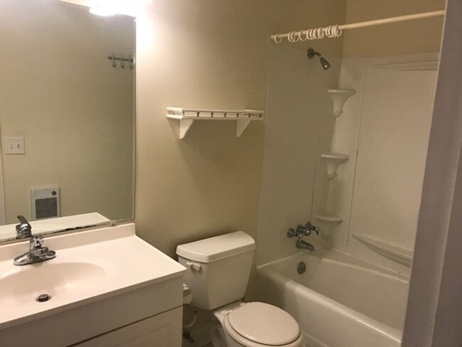 Building Photo - Great location? Check! Greater Price? Check!!