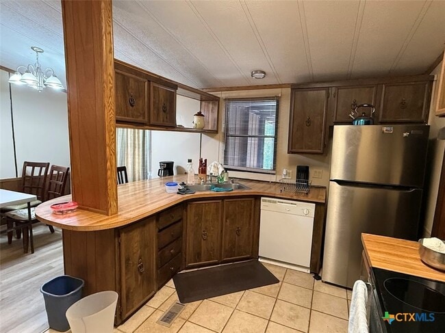 Building Photo - 442 Buckhorn Dr