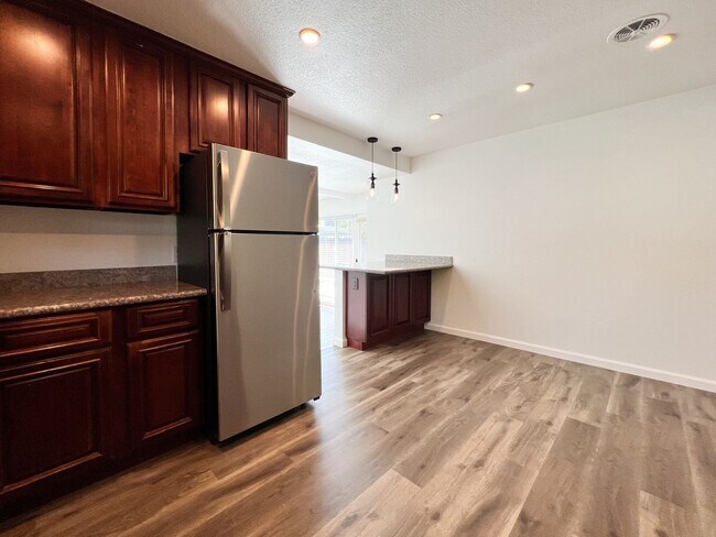 Building Photo - Beautiful Three Bedroom North Napa Home