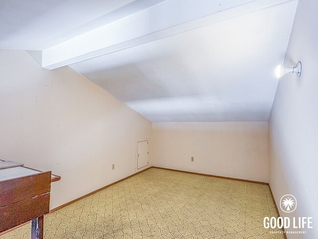 Building Photo - SD: Spacious 3BD/2BA Home in Carlsbad with Community Pool, 2-Car Garage & In-Unit Laundry