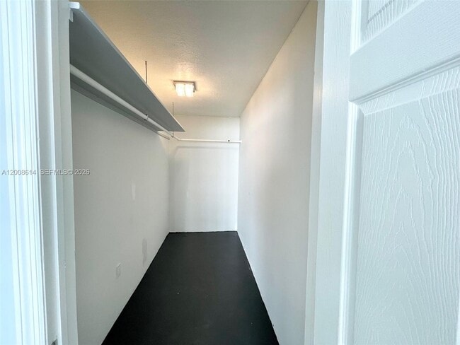 Building Photo - 600 NE 36th St