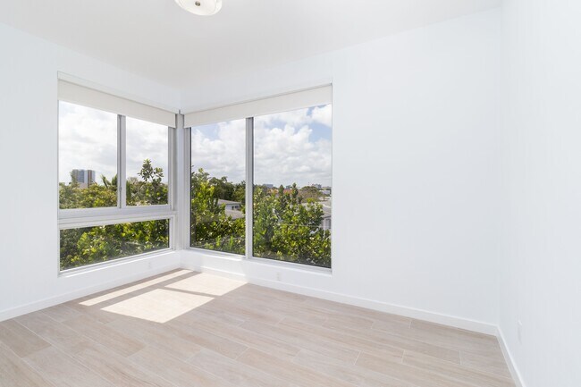 Building Photo - 545 SW 11th St