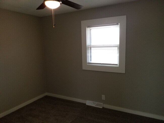 Building Photo - AVAILABLE NOW! Liberty Home 3 Bed 2 Bath 2...