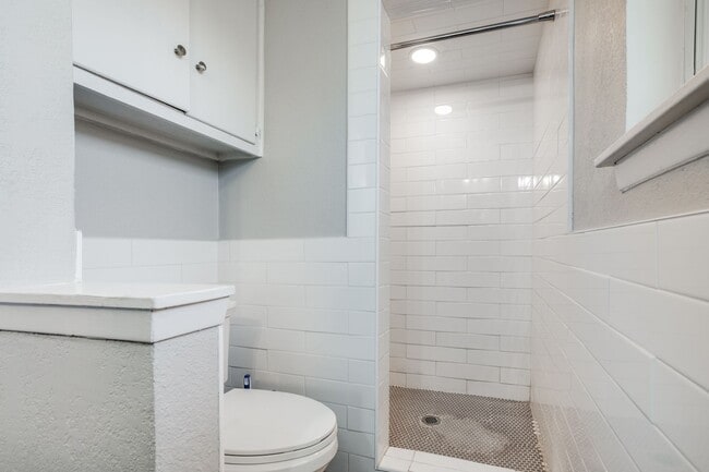 Building Photo - 2610 Lake Briar