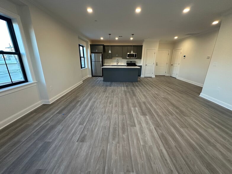 Building Photo - 48 Nichols St