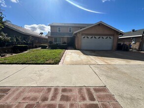 Building Photo - Great Large House ready for you to Make it a Home