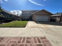 Building Photo - Great Large House ready for you to Make it a Home