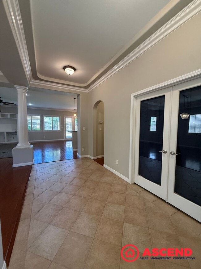 Building Photo - ** Move In Special! **Charming Home in Olive Dr Area!