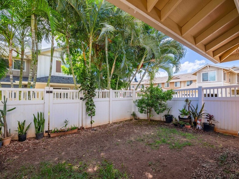 Building Photo - 1020 Kakala St