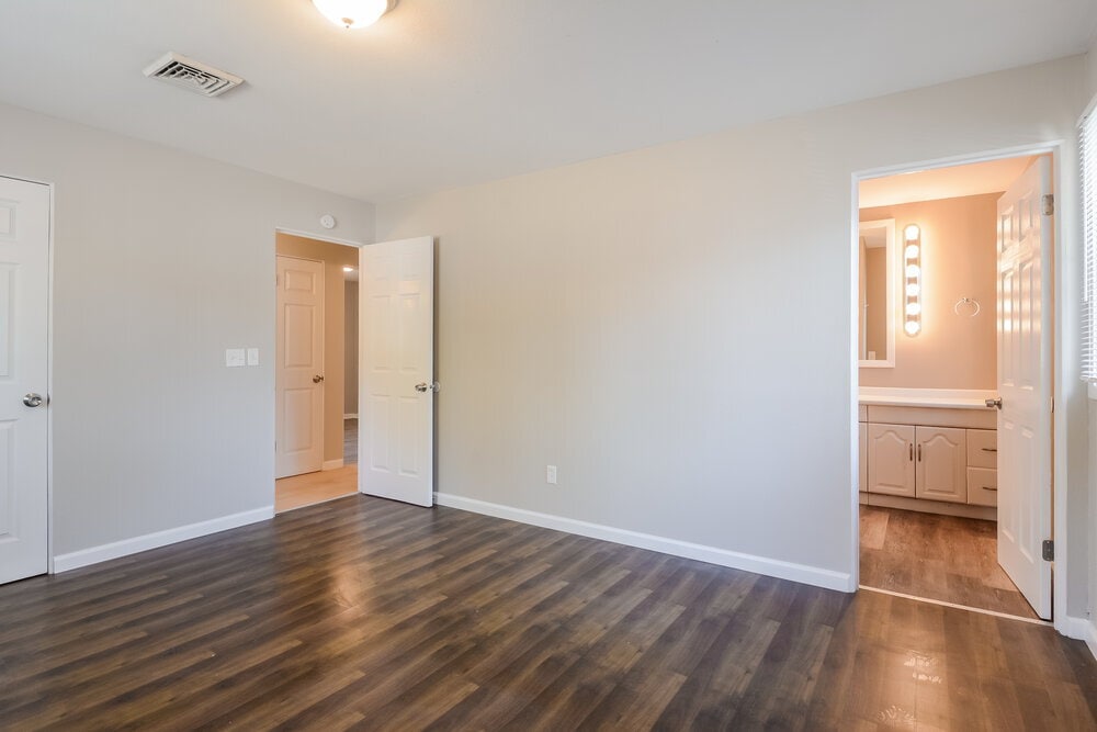 Building Photo - 1413 Corinth Dr