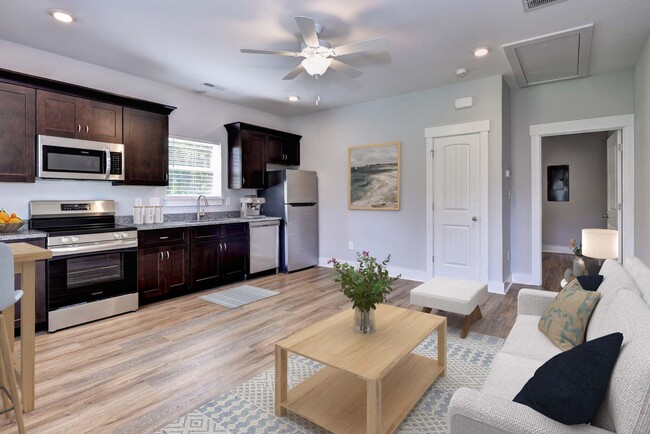 Building Photo - 220 Curry Dr