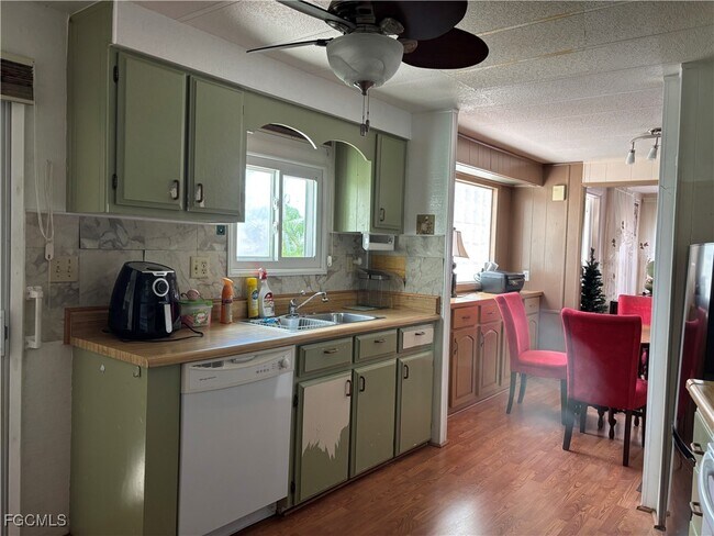 Building Photo - 775 Knotty Pine Cir