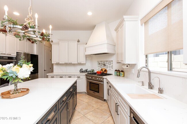 Building Photo - 2310 W Sienna Bouquet Pl