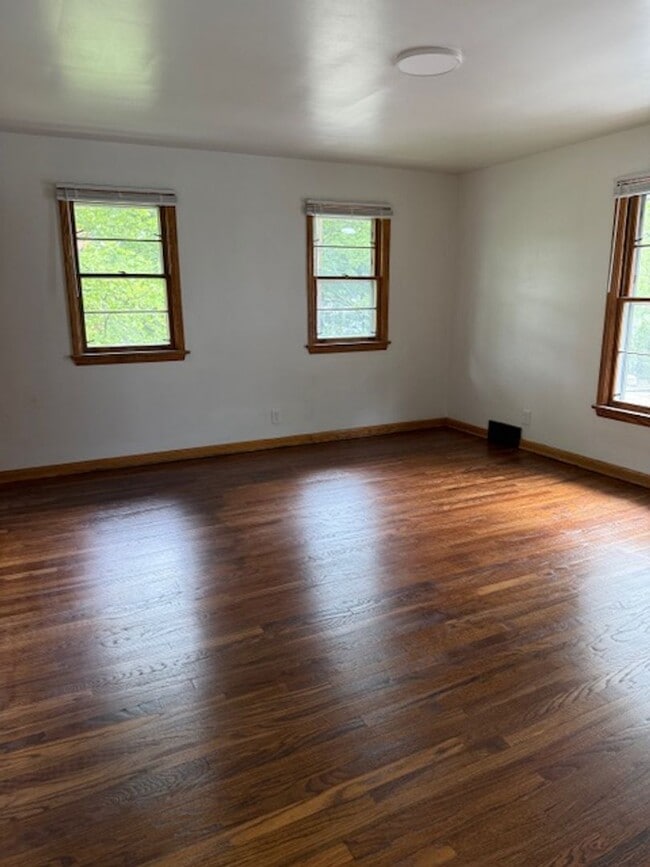 Building Photo - 2 bedroom townhouse twinplex