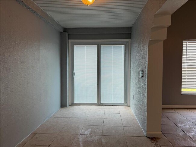 Building Photo - 2427 Camden Oaks Pl