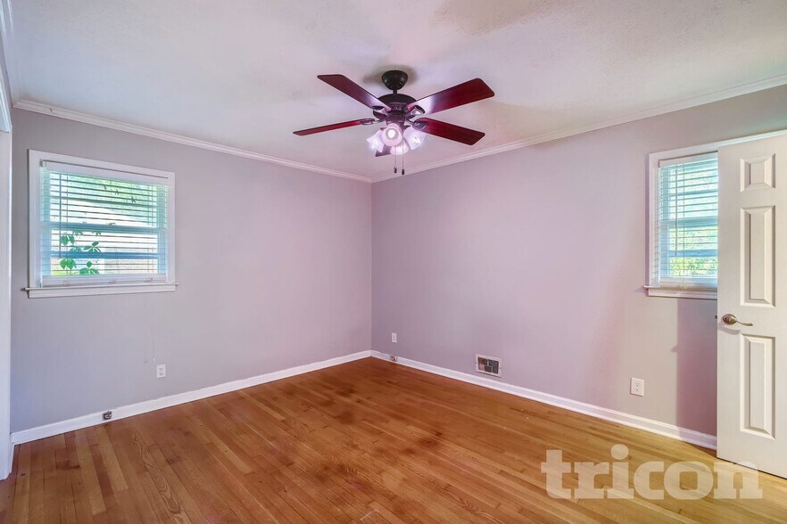 Building Photo - 2054 North Rd SW