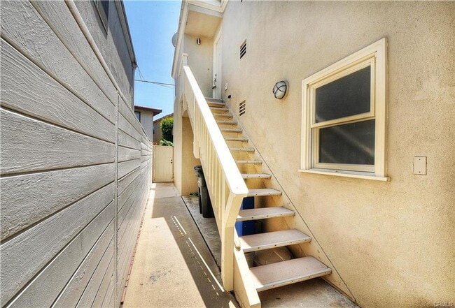 Building Photo - 214 20th St