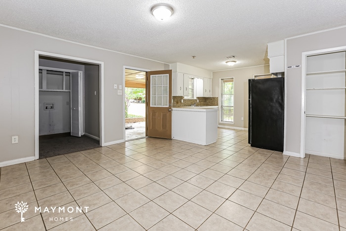 Building Photo - 8707 Oakhaven Dr