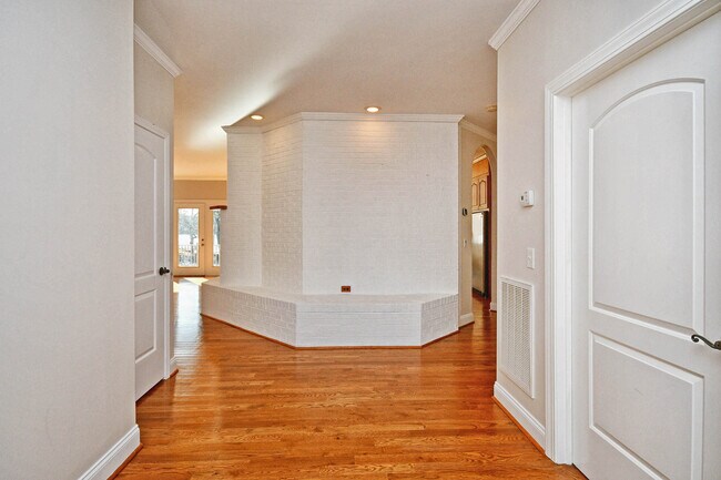 Building Photo - 400 Sunward Path