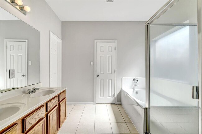 Building Photo - 31723 Regal Park Ct