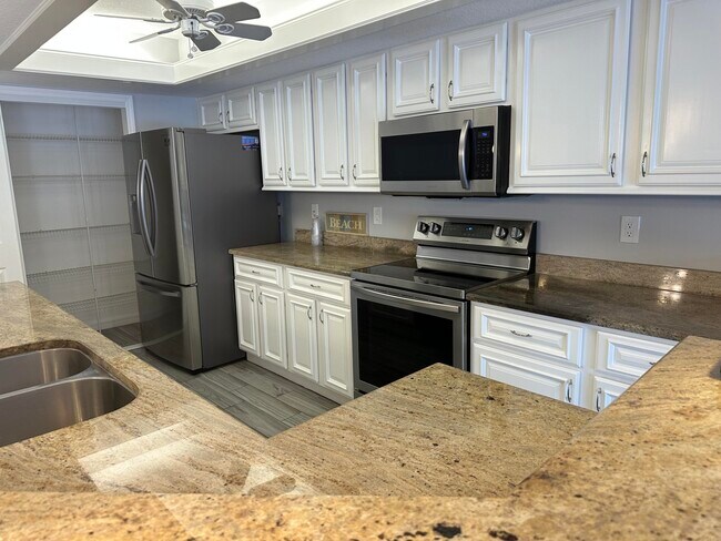 Building Photo - 4949 N Hwy A1A