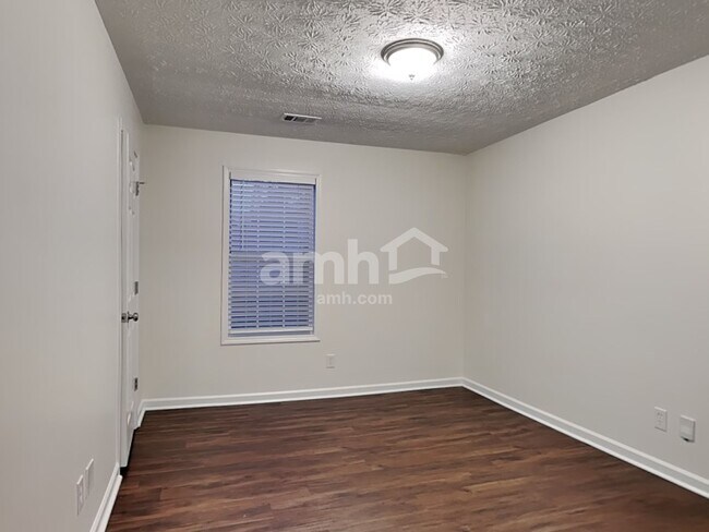 Building Photo - 3471 Erin Glen NW