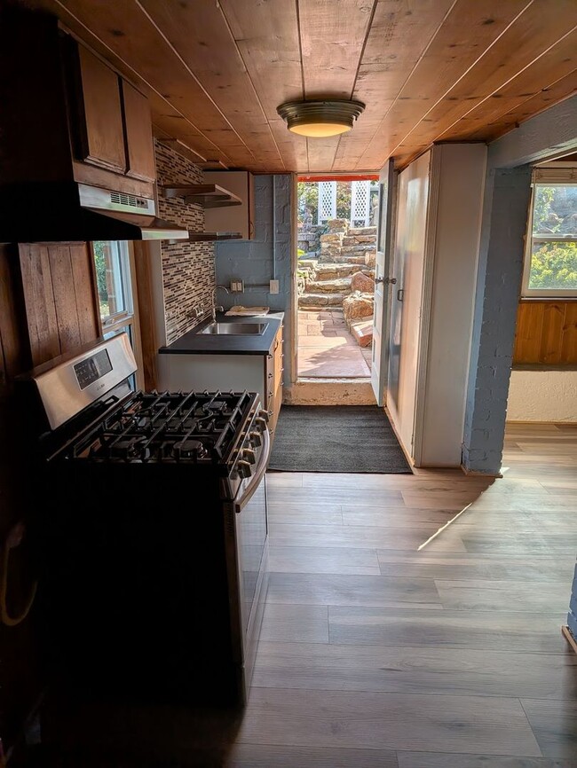 Building Photo - La Mesa