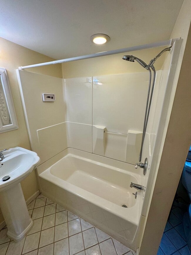 Building Photo - 1076 Thornwood Dr