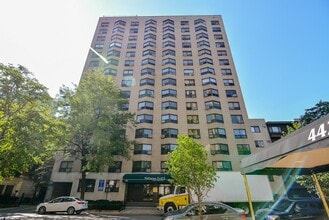 Building Photo - 428 W Wellington Ave