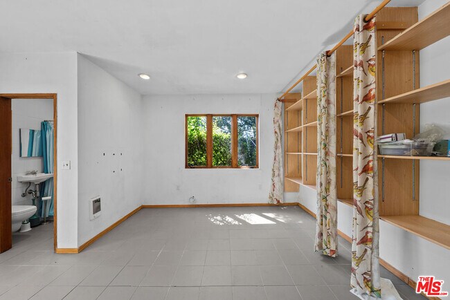 Building Photo - 2569 Patricia Ave
