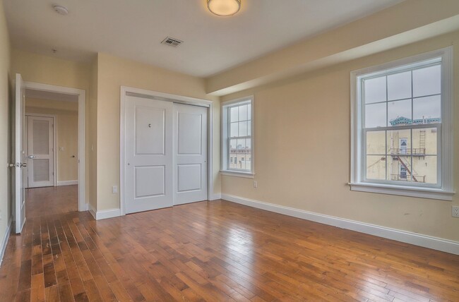 Building Photo - 4401 BERGENLINE Ave