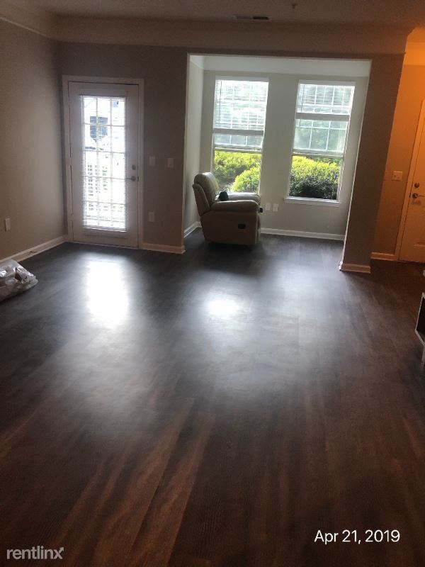 Building Photo - 215 Caswyck Trace