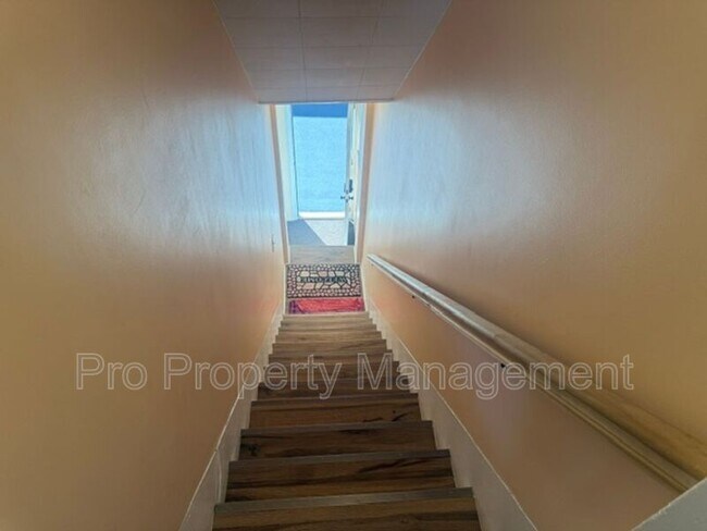 Building Photo - 280 Hillside Ave