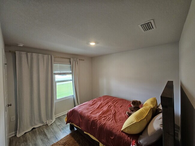 Building Photo - "Experience Comfort and Style in this 4-Bed Oasis with Granite Elegance"