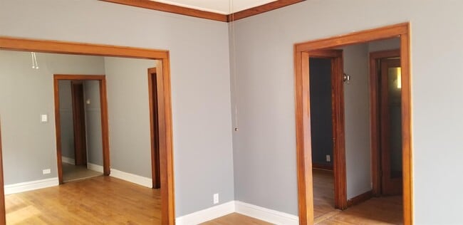 Building Photo - 8608 S Kingston Ave