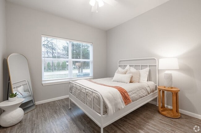 Building Photo - 100 N 5th St