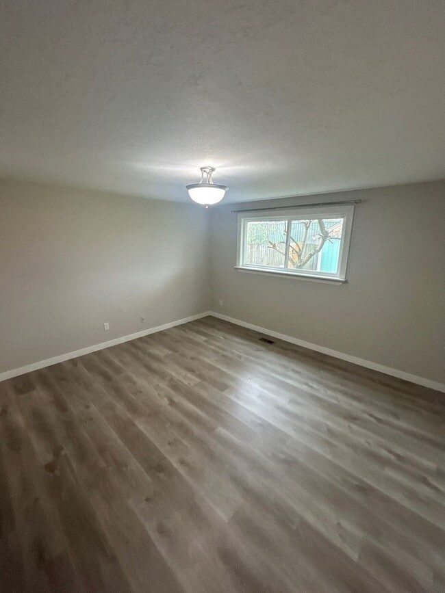 Building Photo - 3677 Carmelle Ct NE