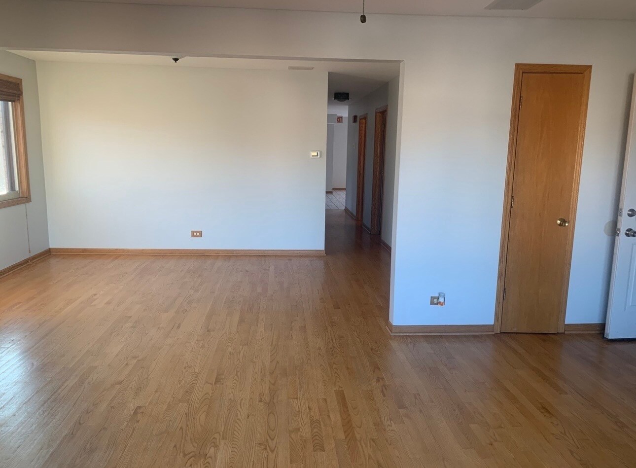 Building Photo - 8826 N Chester Ave