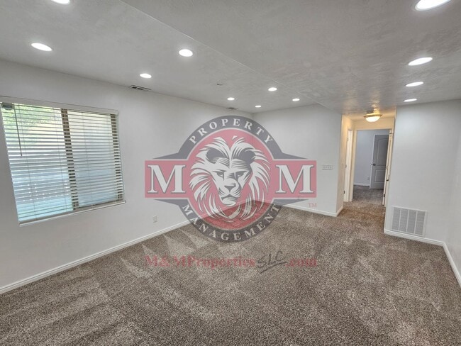 Building Photo - Great 5 Bed 2.5 Bath Home Newly Remodeled