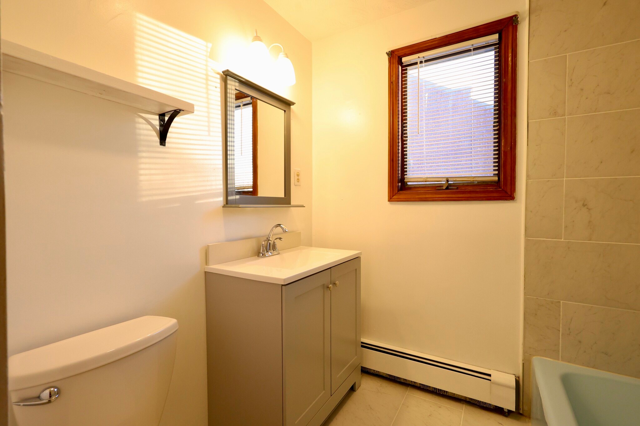 Building Photo - 31 Anthony St