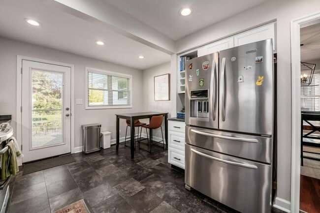 Building Photo - 190 E Dominion Blvd