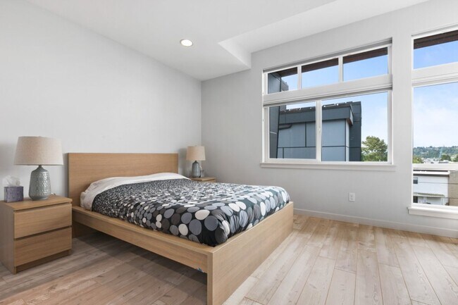 Building Photo - 3Bd/3Ba Seattle Townhome