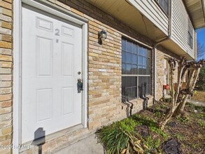 Building Photo - 112 Country Ln