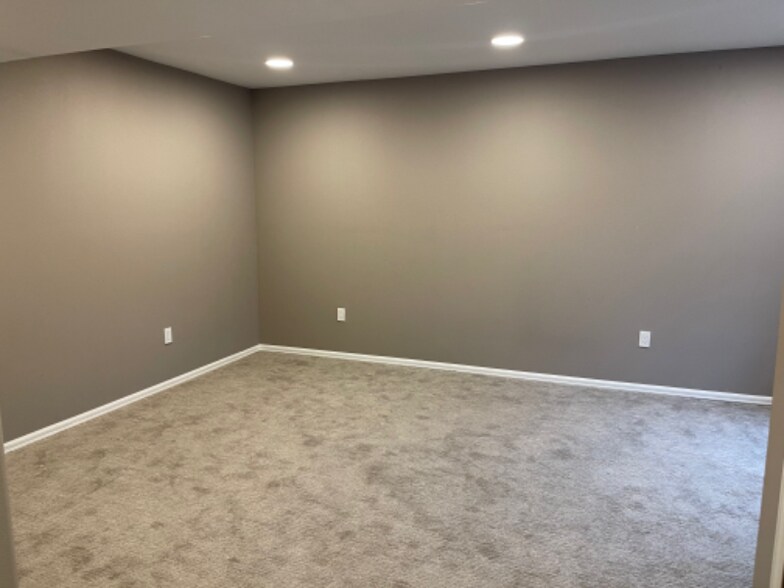 Building Photo - 7023 Bonnie Brae Ln
